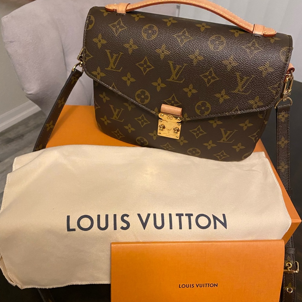 Pochette Melis Brown Monogram Canvas Shoulder Bag